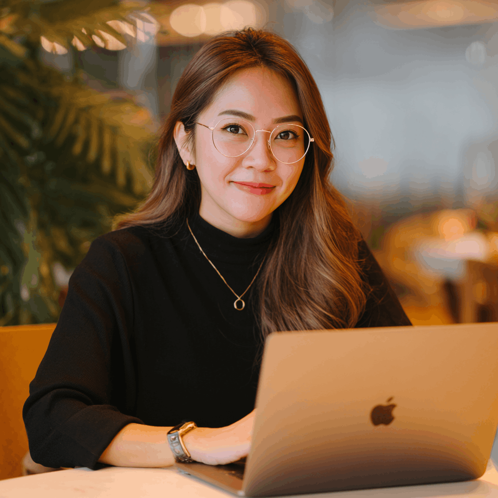 Hire a social media community manager easily through outsourcing (1) Hire a social media community manager easily through outsourcing