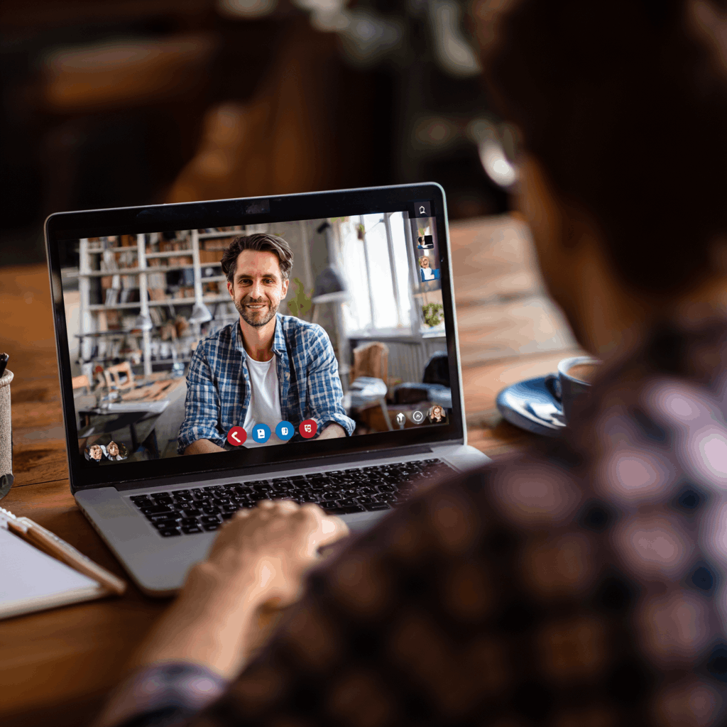 Provide timely and specific feedback to remote staff