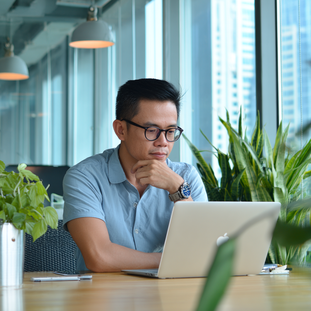 Build a stronger online community with outsourced moderators