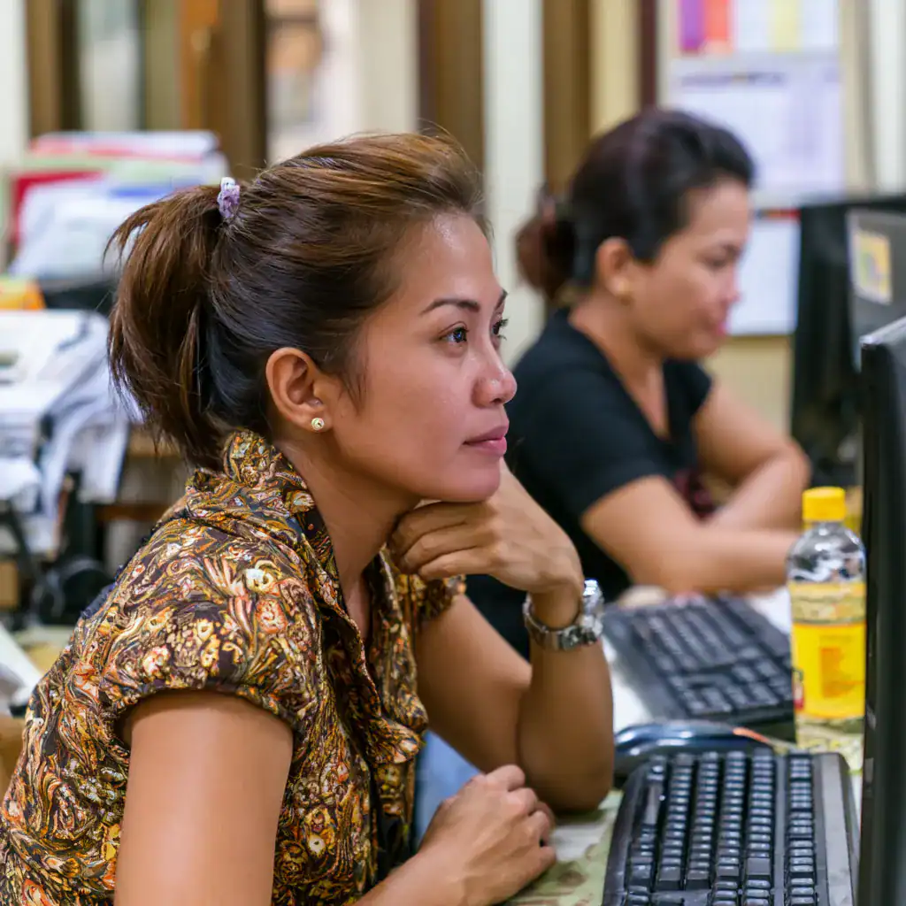 Offshore bookkeeping specialist at work